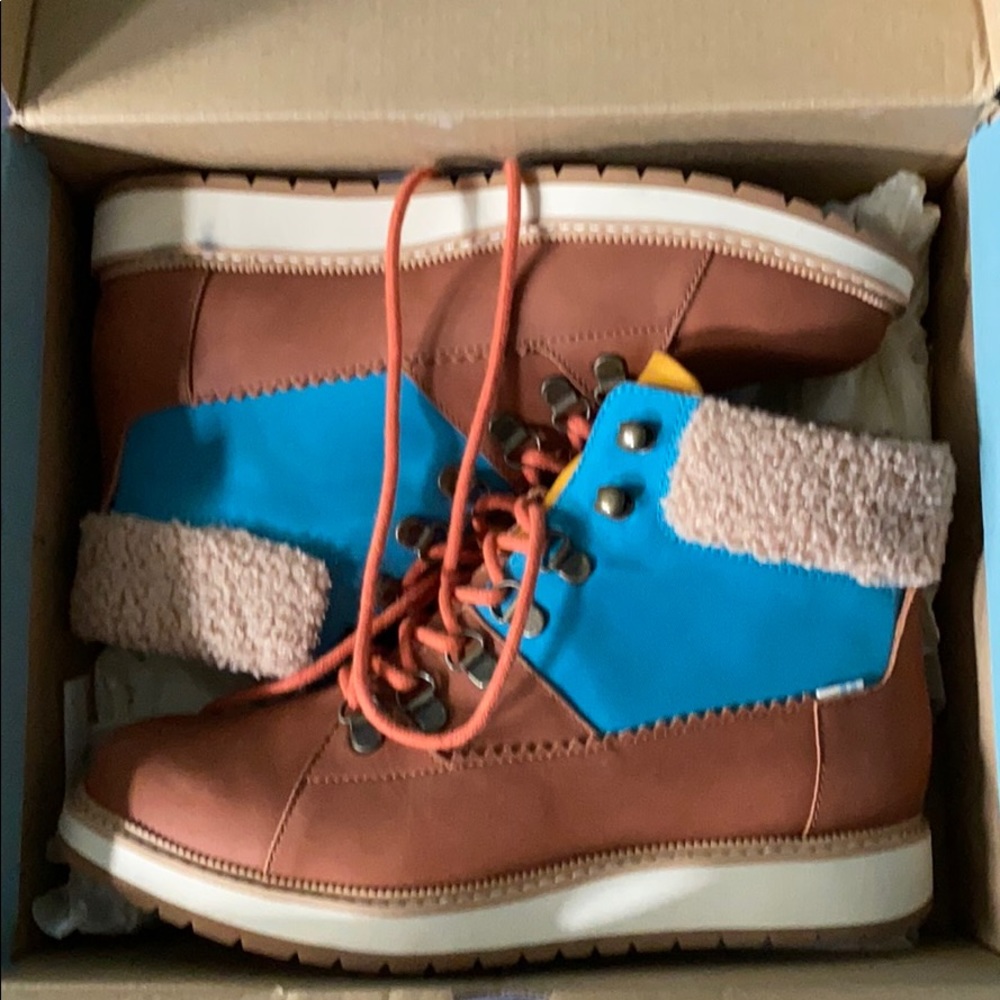 Toms Mesa waterproof boots